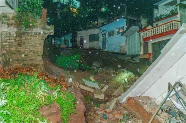 Tres viviendas colapsan tras fuerte tromba en Tlapacoyan, Veracruz