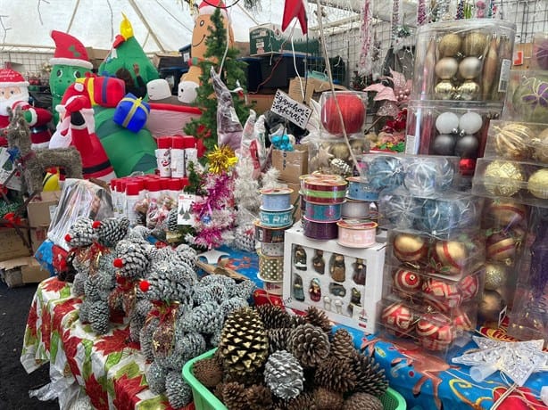 Previo a las fiestas se incrementa la venta de artículos navideños en Veracruz