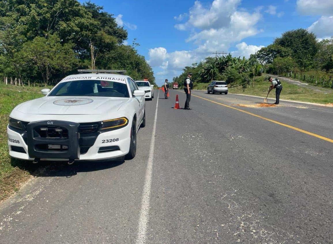 Guardia Nacional interviene para reparar baches en carretera Transístmica