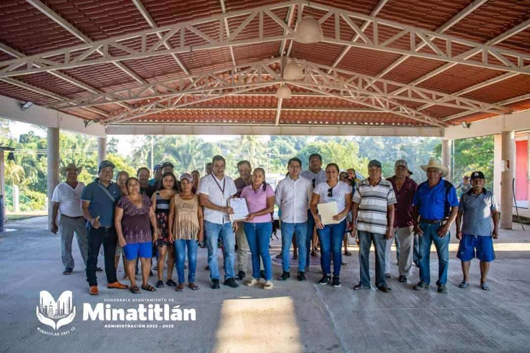 Forman comités de contraloría social para vigilar rehabilitación de caminos en la zona rural