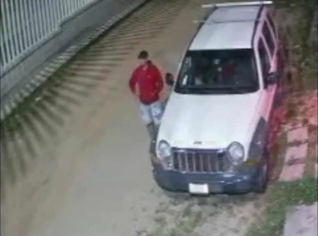 Captan en VIDEO a presunto ladrón de autos en Minatitlán | VIDEO