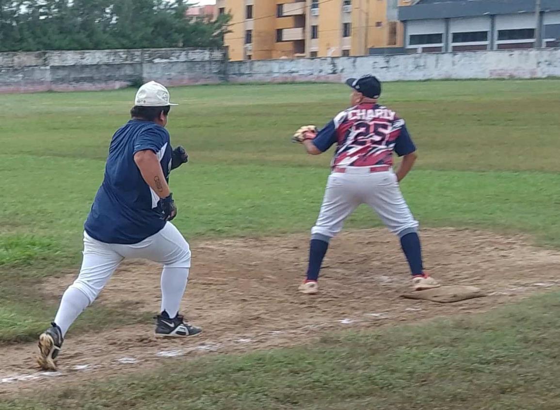 Luchan por el pase a la final del torneo del Pavo