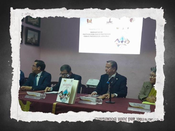 Presentan UV y UX libro ´Propuestas de políticas estratégicas de Veracruz´