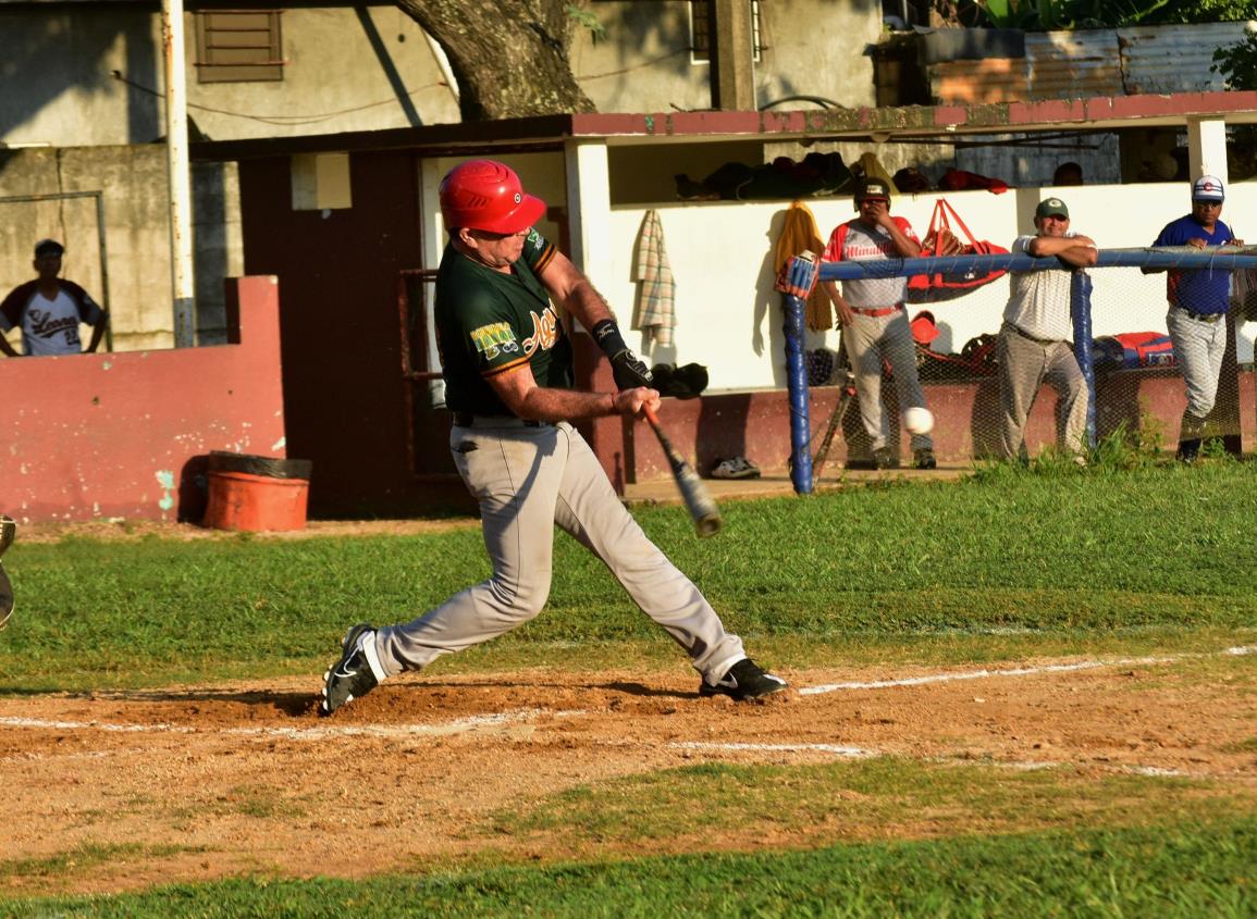 Cierran una jornada más del beisbol de Veteranos