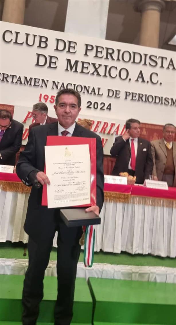 Recibe José Pablo Robles premio nacional de periodismo por su trayectoria