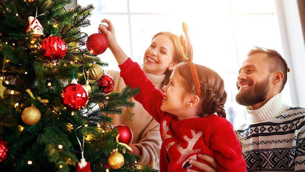 ¿Cuándo debe colocarse y quitarse el árbol de Navidad?