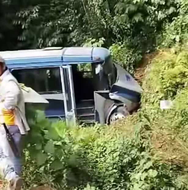 Autobús de Excélsior se sale de carretera y choca en Xico; hay heridos