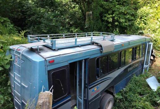 Autobús de Excélsior se sale de carretera y choca en Xico; hay heridos
