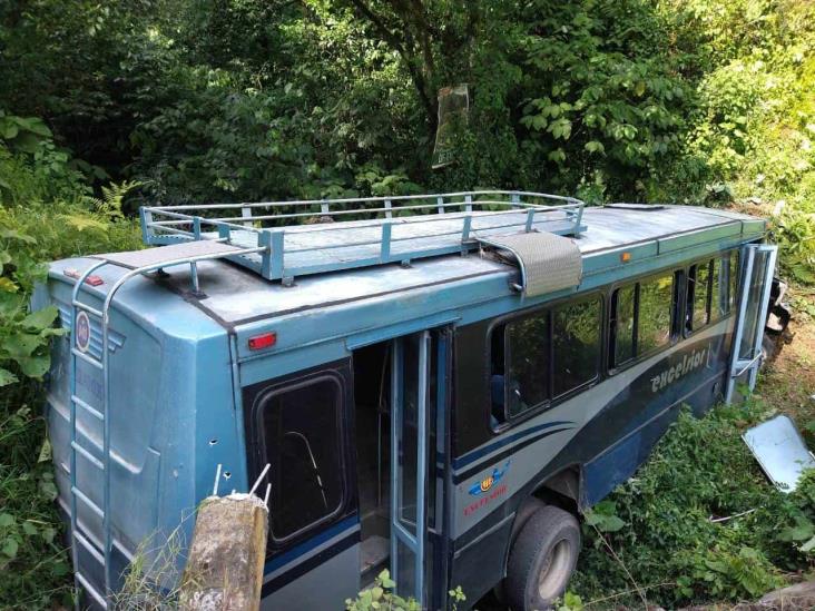 Autobús de Excélsior se sale de carretera y choca en Xico; hay heridos