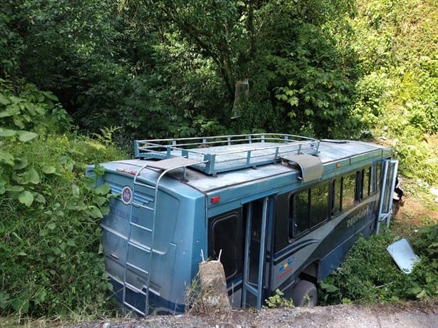 Autobús de Excélsior se sale de carretera y choca en Xico; hay heridos