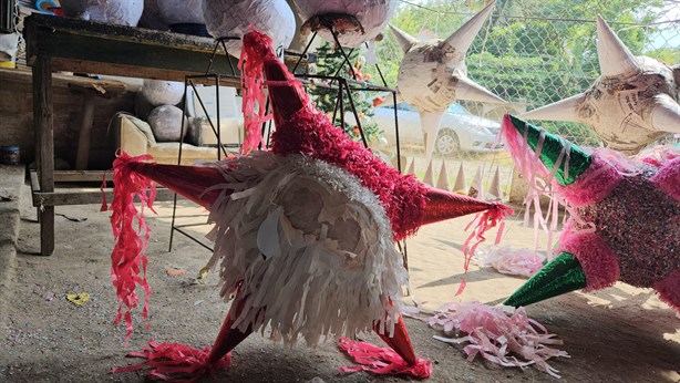 Familia veracruzana hace piñatas en Poza Rica a mano y con pasión