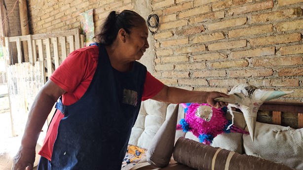 Familia veracruzana hace piñatas en Poza Rica a mano y con pasión