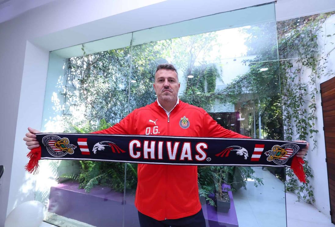 Compara Óscar García a Chivas con Barcelona