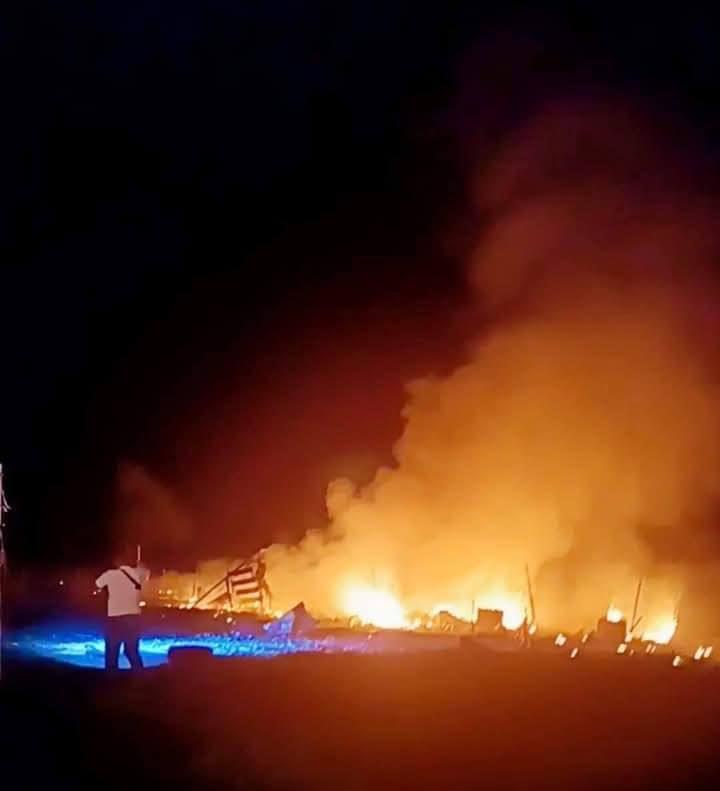 Se incendian puestos de pirotecnia en Ciudad Isla