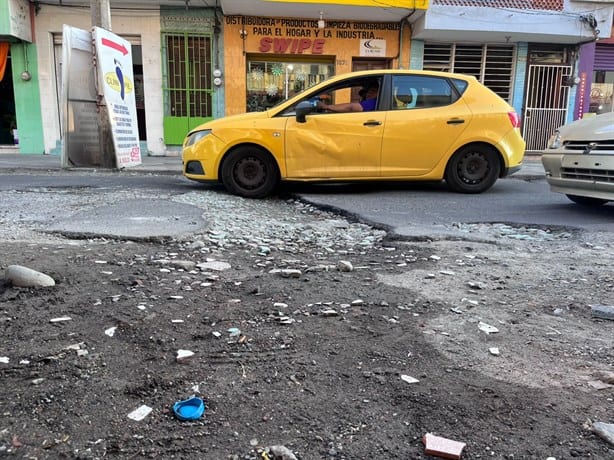 Alertan por baches en dos cuadras de Paso y Troncoso, en Veracruz