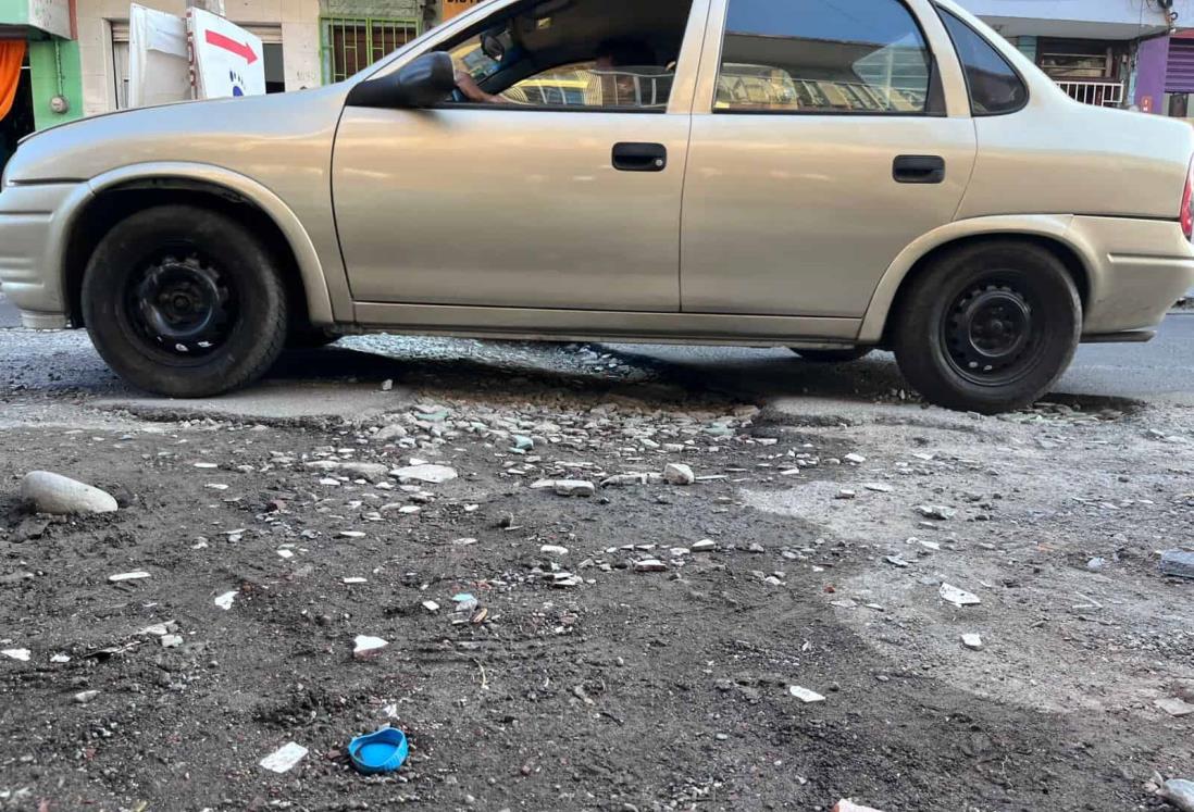 Alertan por baches en dos cuadras de Paso y Troncoso, en Veracruz