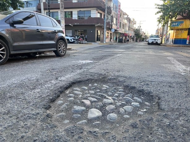 Alertan por baches en dos cuadras de Paso y Troncoso, en Veracruz