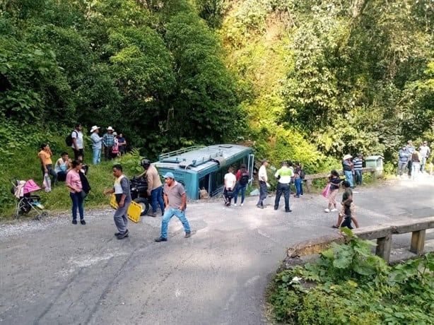 Se accidenta autobús de pasajeros en carretera a Xico: reportan 20 heridos