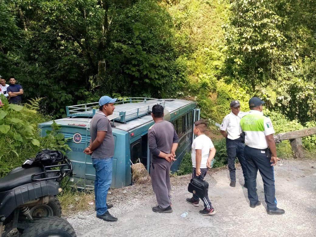 Se accidenta autobús de pasajeros en carretera a Xico: reportan 20 heridos