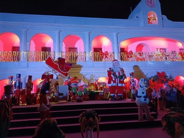 Encienden el tradicional árbol navideño en Boca del Río