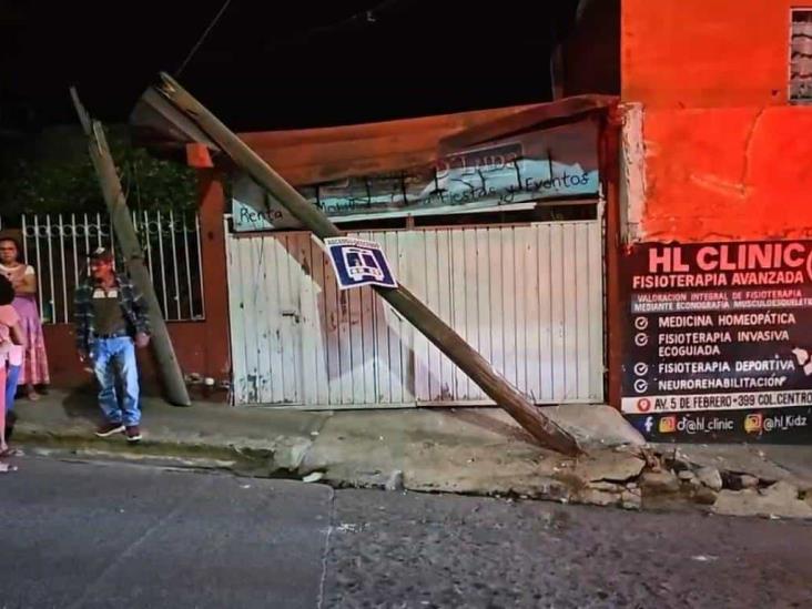 En Martínez de la Torre, autobús de AU derriba poste y huye