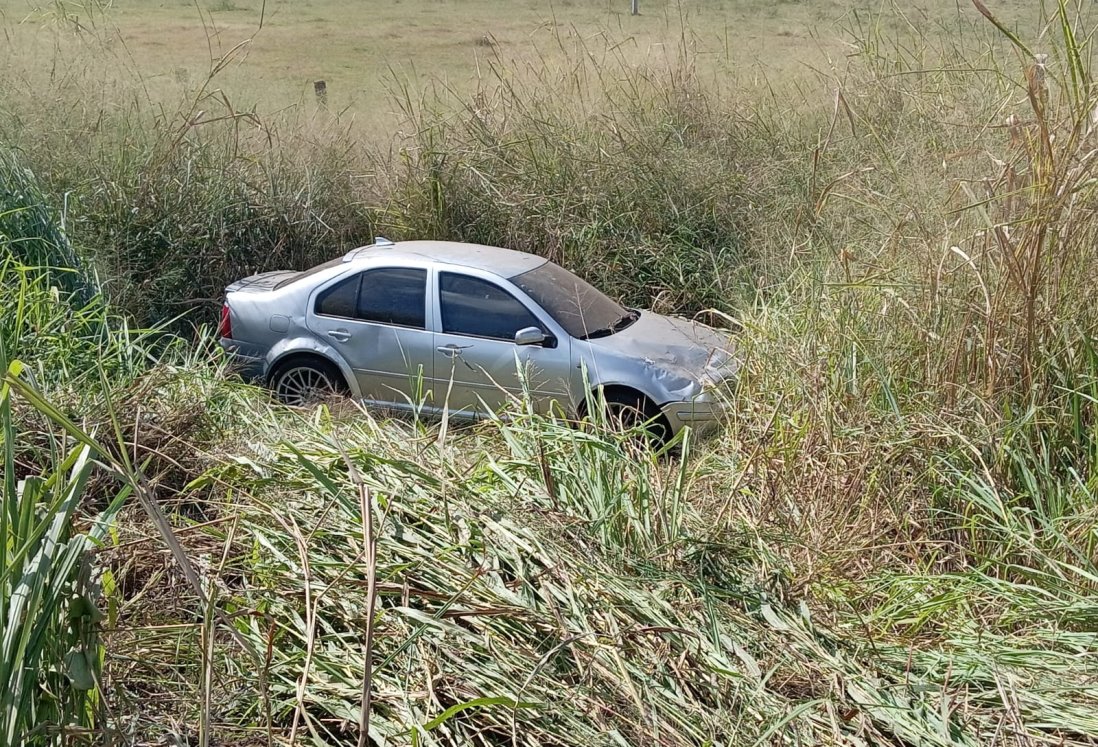 Accidente en carretera Tierra Blanca-Tinaja: Familia sale ilesa