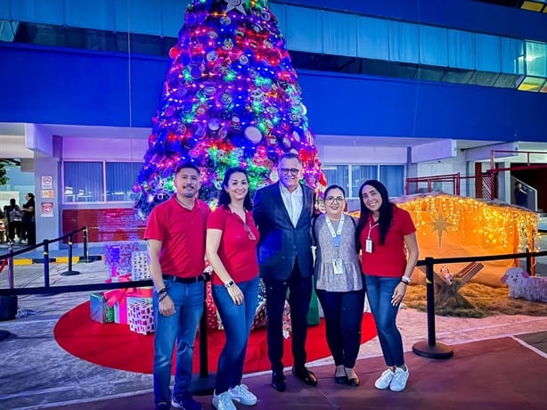 Mesa Directiva de Padres de Familia reciben la Navidad en el Colegio Americano de Veracruz