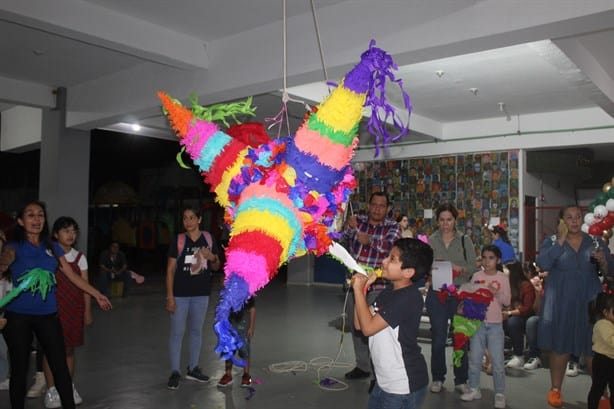 Mesa Directiva de Padres de Familia reciben la Navidad en el Colegio Americano de Veracruz