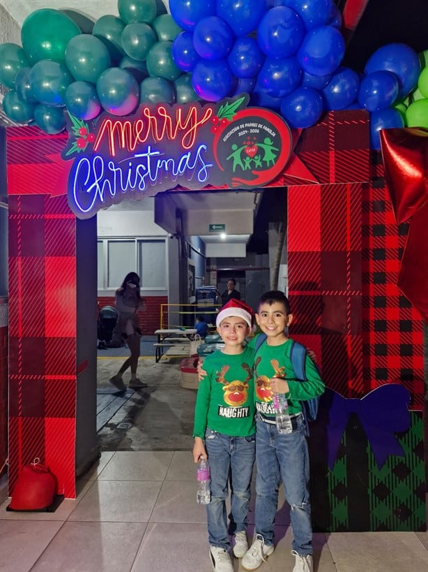 Mesa Directiva de Padres de Familia reciben la Navidad en el Colegio Americano de Veracruz