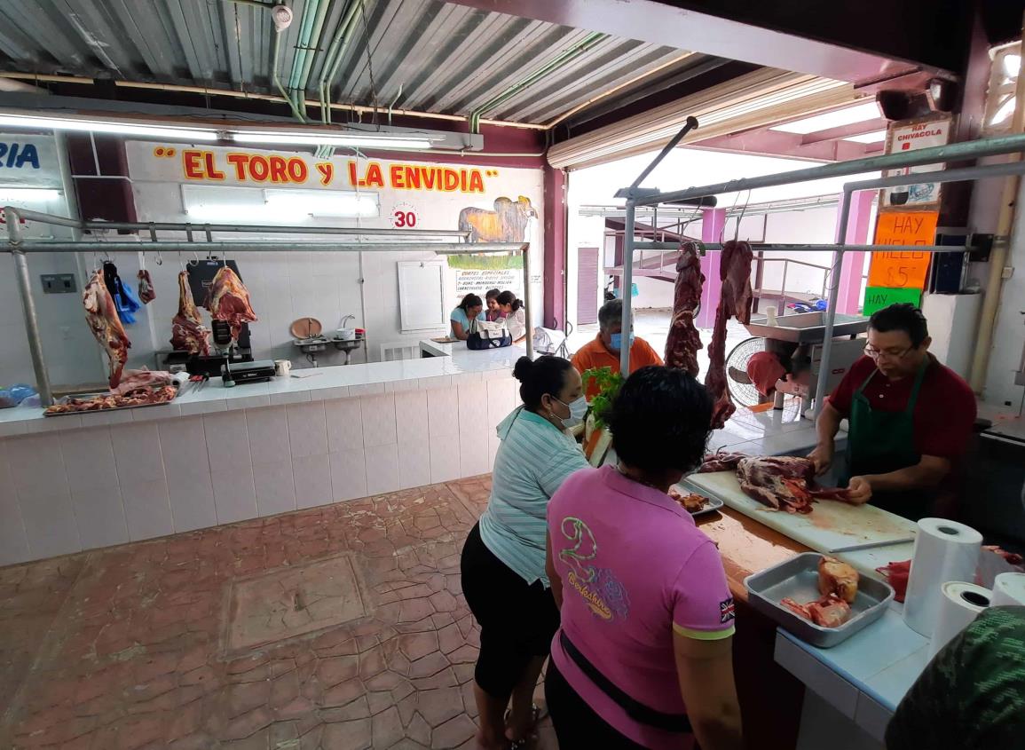 Comerciantes prevén alza en ventas de carne por cenas navideñas