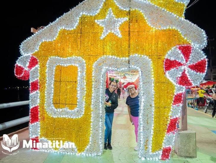 Malecón y parque Mangal de Minatitlán se llenan de magia navideña