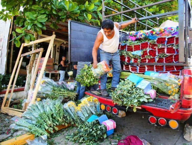 En Coatzacoalcos dejan de llevar flores a la Virgen de Guadalupe, reportan caída en las ventas