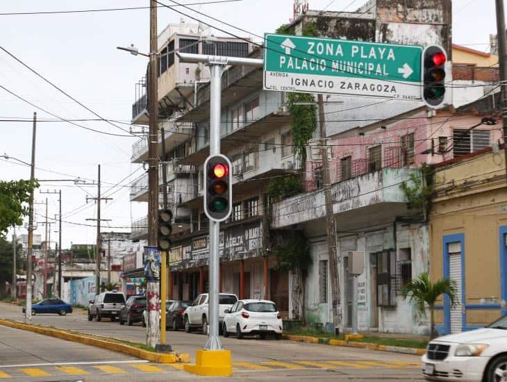 Semaforización, con avance del 60% en Coatzacoalcos; en estas avenidas va la instalación | VIDEO