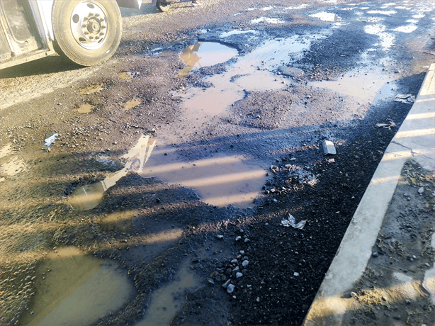 Denuncian baches en Avenida Reyes Heroles de Boca del Río