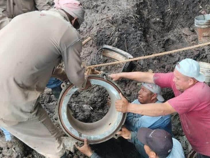 A pesar de arreglar fuga, servicio de agua no mejora en Acayucan