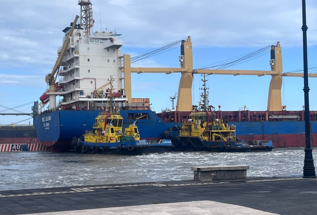 Buque que chocó contra el Malecón de Veracruz se encuentra resguardado: Asipona