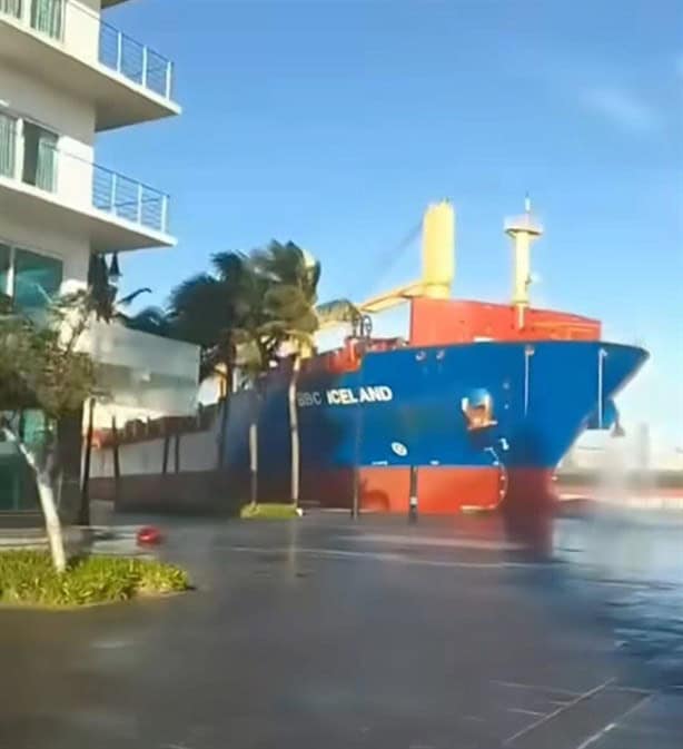 Frente Frío 14:  momento exacto en que Barco se estrella en el malecón del Puerto de Veracruz I VIDEO