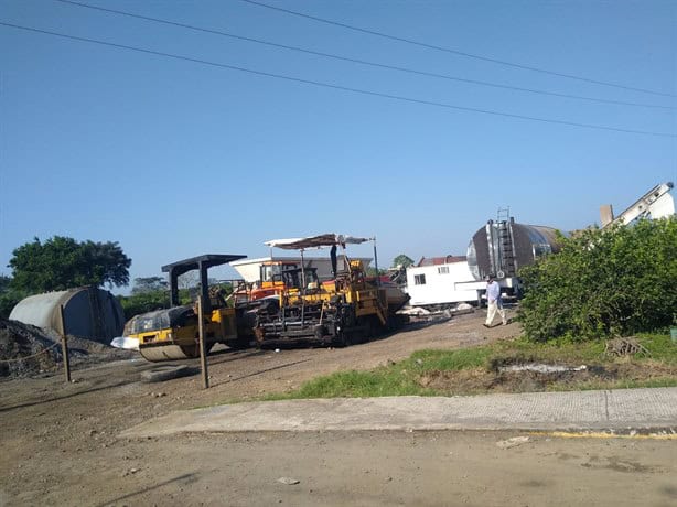 Exigen respuestas habitantes de zona baja de Misantla, ante obra inconclusa en carretera clave