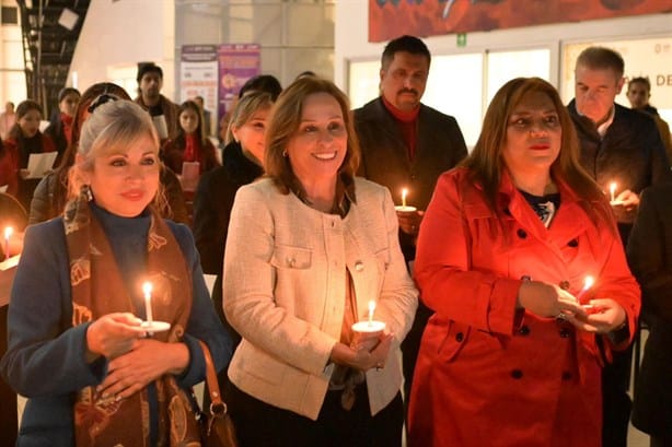 Gobernadora de Veracruz encabeza encendido del árbol navideño del DIF Estatal