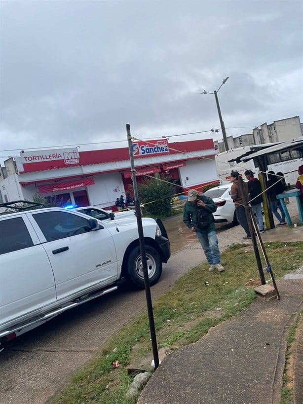 Atacan a balazos a hombre en abarrotera del poniente de Coatzacoalcos