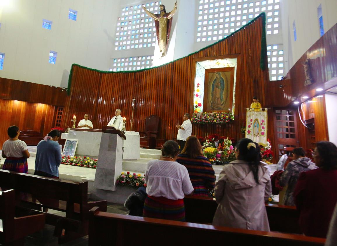 Por Frente Frío 14, peregrinos celebraron a la virgen en casa; baja afluencia en iglesias de Coatzacoalcos