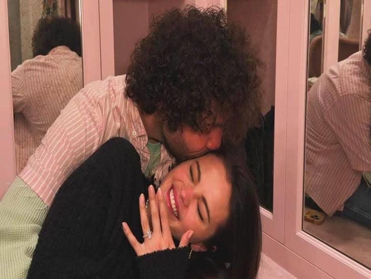 Selena Gomez luce anillo de compromiso en redes sociales