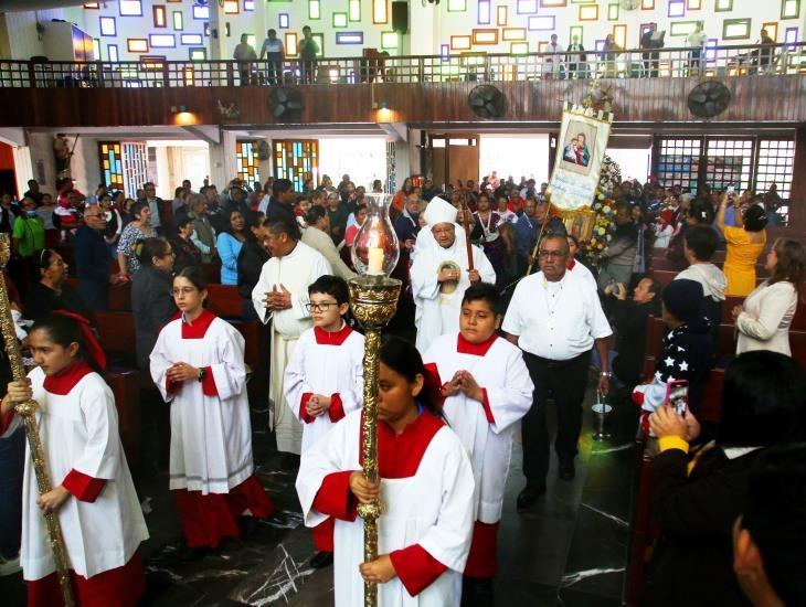 Lluvia y frío no detienen la fe; así veneraron a la Virgen de Guadalupe en Coatzacoalcos