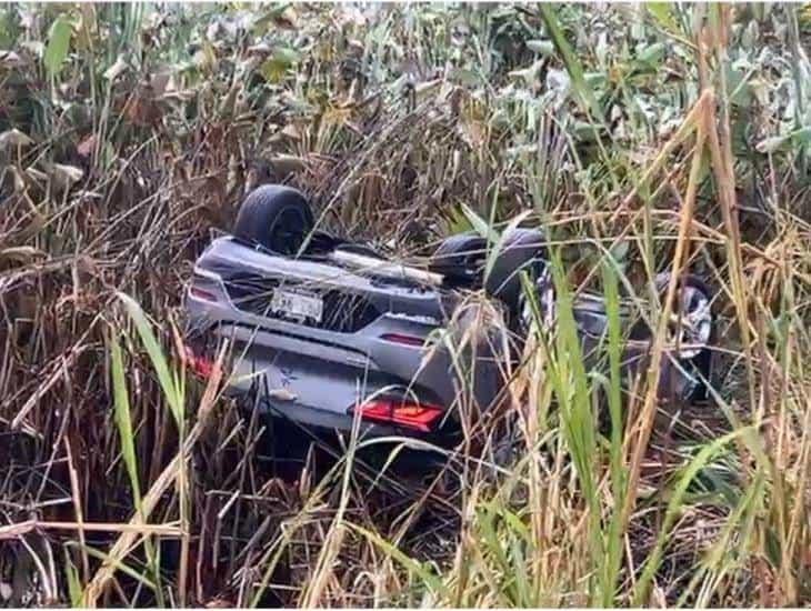 Vuelca vehículo sobre la carretera Minatitlán-Coatzacoalcos