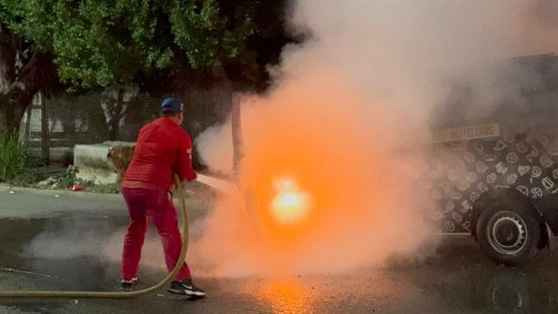 Se incendia camioneta de pastelería en zona conurbada Poza Rica-Tihuatlán