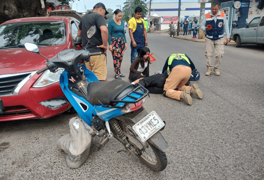 Madre e hija lesionadas tras accidente en moto contra taxi en El Tejar, Medellín