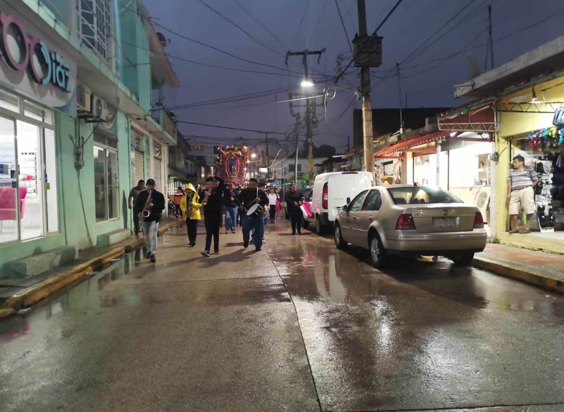 Cumplen promesas y mandas ofrecidas a la Virgen de Guadalupe