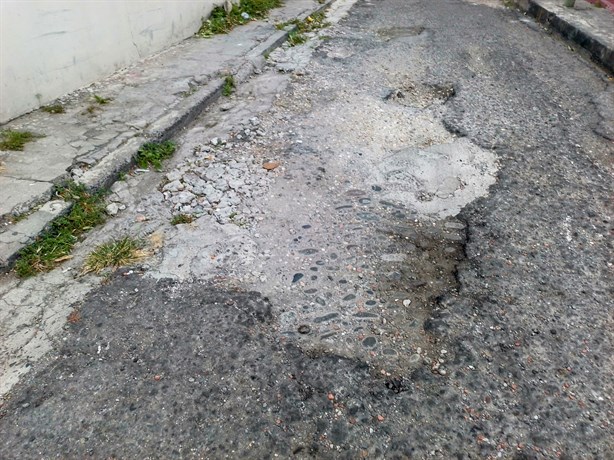 Advierten por calles destrozadas en colonia Centro de Veracruz