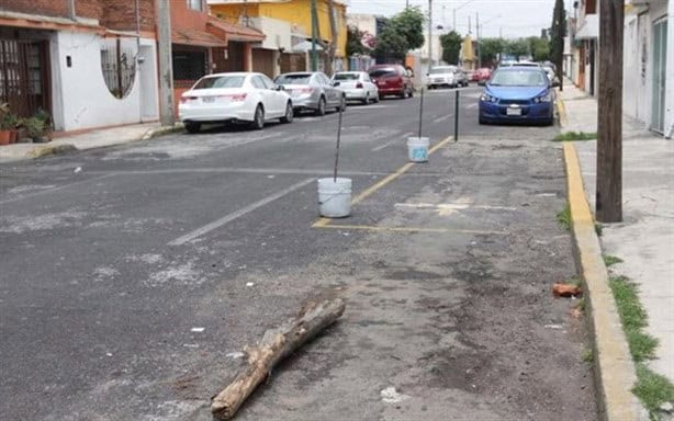 ¿En Veracruz puedo denunciar a mi vecino si aparta lugar de estacionamiento en la calle?