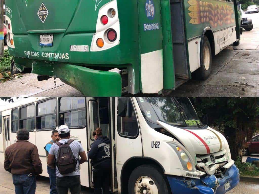 Por ir carrereando chocan dos camiones de la ruta Coatza-Mina; 6 pasajeros con lesiones